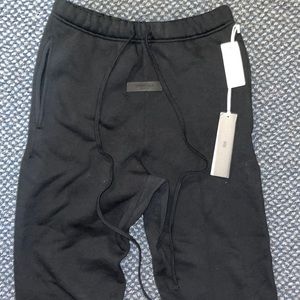 COPY - BLACK essentials sweatpants size XS